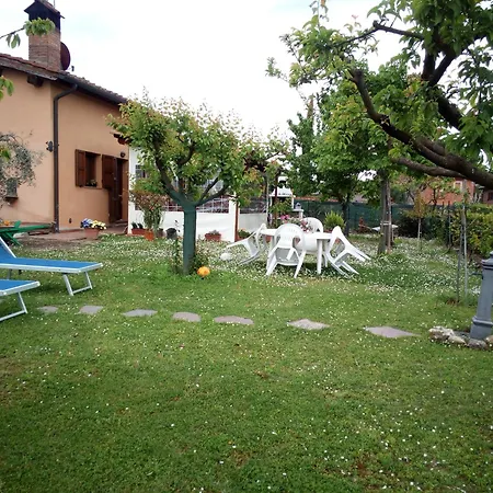 Casina Gialla 홈스테이 Fabbricaccia